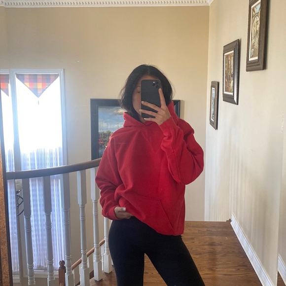 Gildan red sweater - Picture 1 of 2